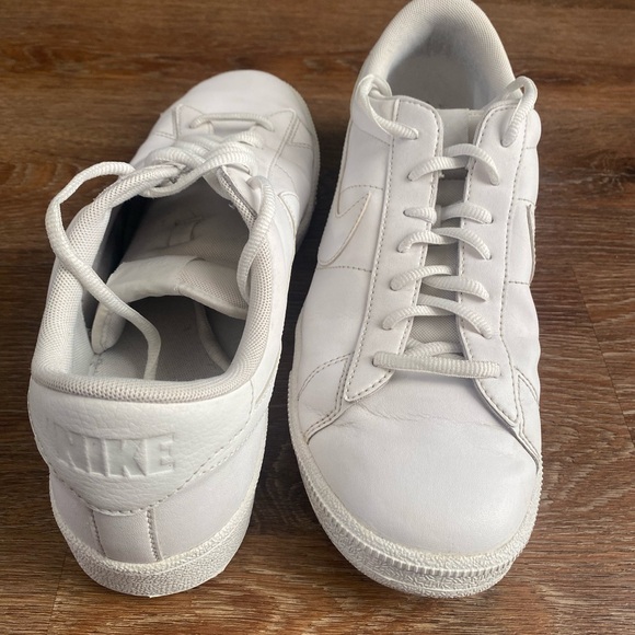 Nike Tennis Classics - Picture 4 of 4